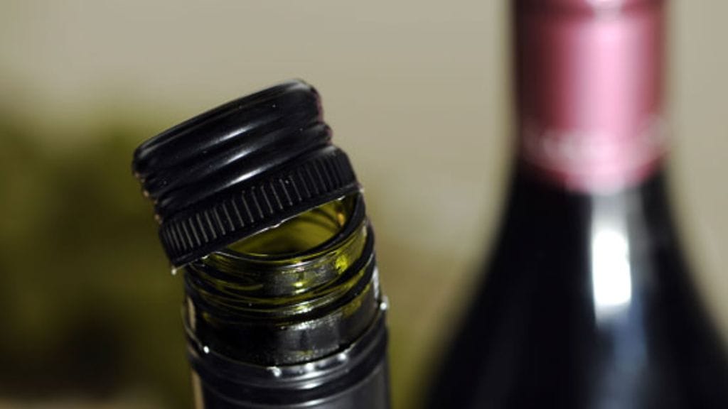 Siikasalon seurakunnan seurakuntapastorin kotoa löytyi lähes 200 litraa alkoholia.