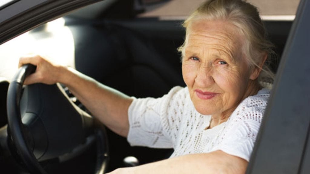 Vanhemmiten liikenteen rytmissä pysyminen saattaa hankaloitua. Kuvan henkilö ei liity juttuun.