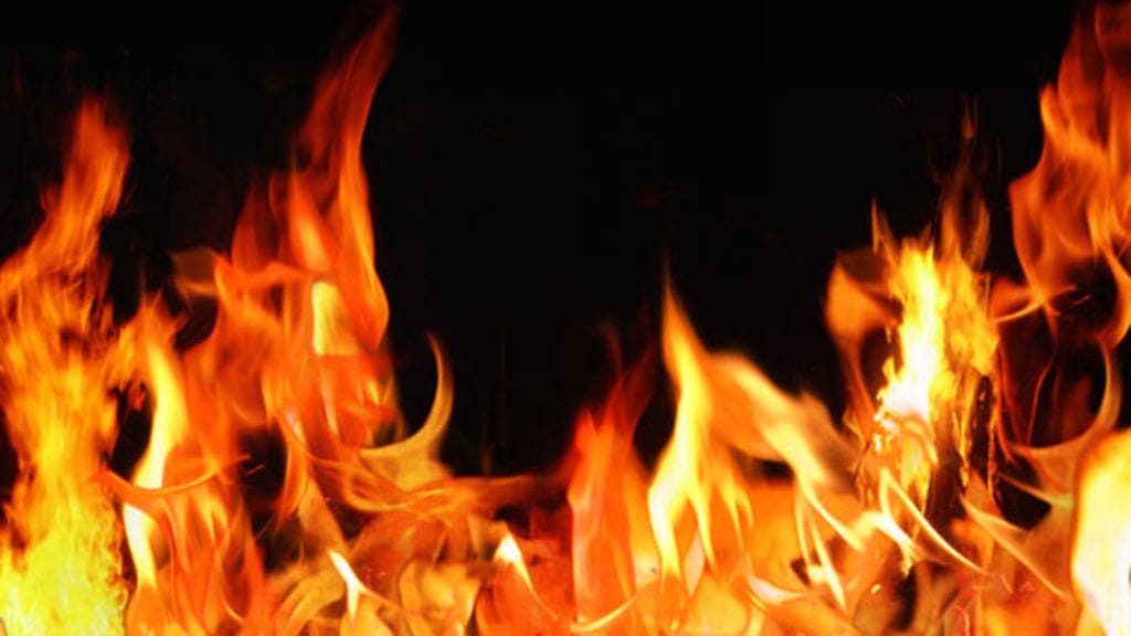 Shamaaneja tapettiin noitavainojen aikaan. Suomestakin hävitettiin heidän rumpuja polttamalla. Kuvituskuva.