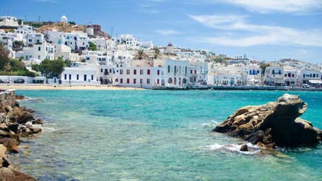 Kreikan saaret tarjoavat niin vilkasta yöelämää kuin uneliaita kalastajakyliä.