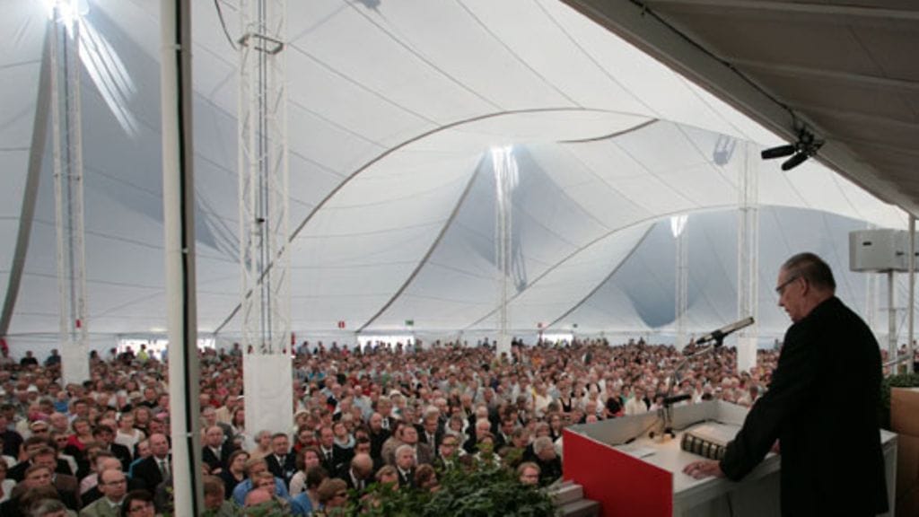 SRK:n puheenjohtaja lestadiolaisten Suviseuroilla vuonna 2009.