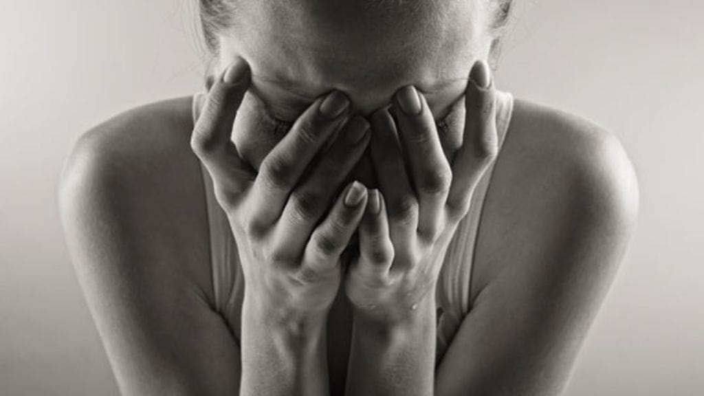 Tukahdutetuista tunteista voi tulla todellinen taakka hyvinvoinnille.