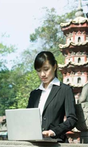 Vanha ja moderni kulkevat käsi kädessä Japanissa.