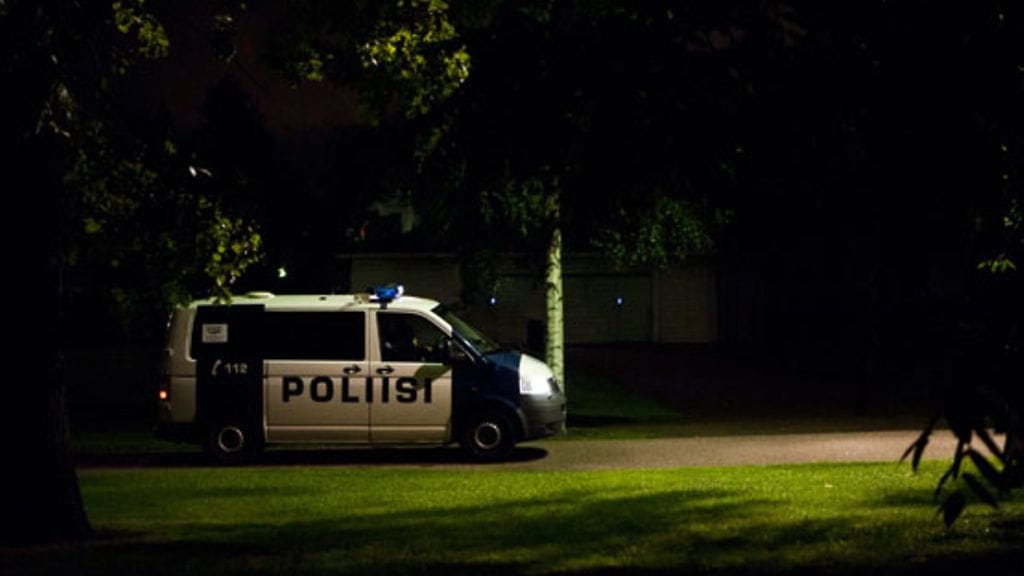 Kaisaniemen puisto sijaitsee monien juhlijoiden kotiinpaluumatkalla.