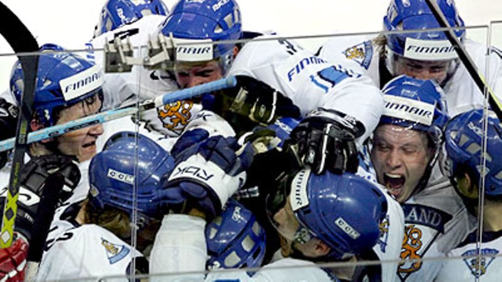 Leijonat juhlivat Venäjän kaatumista jatkoajan jälkeen maalein 2-1.