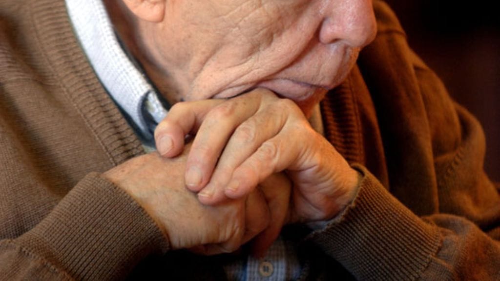 Voisitko ryhtyä perhehoitajaksi ikäihmiselle?