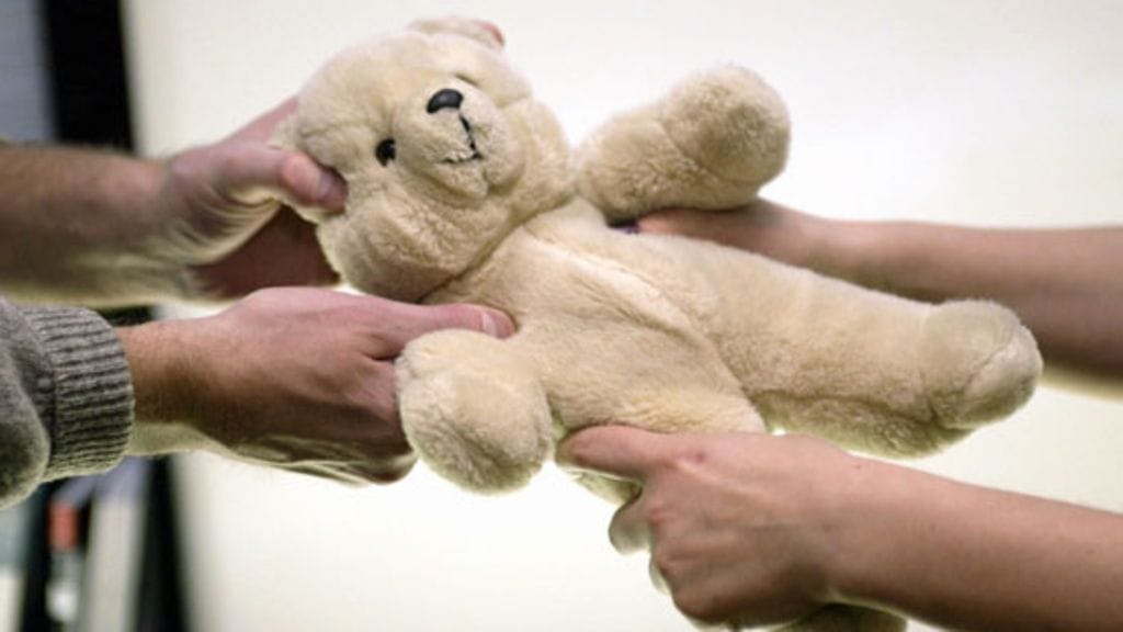 Eroavat parit riitelevät lasten huoltajuudesta.