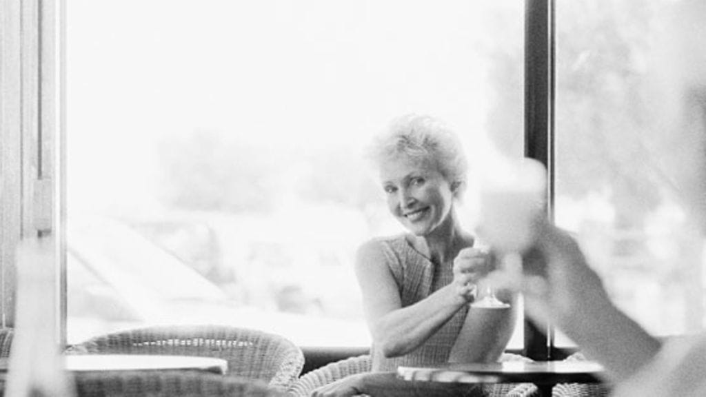 Sari Järn kehottaa kumppanin haussa hienoeleisyyteen, ei ronskiin metsästämiseen. Kuvituskuva.