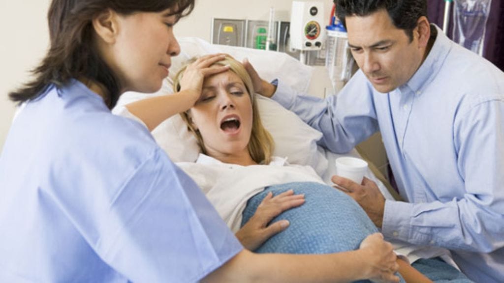 Supistuskivut saavat äidit turvautumaan kivunlievitykseen.