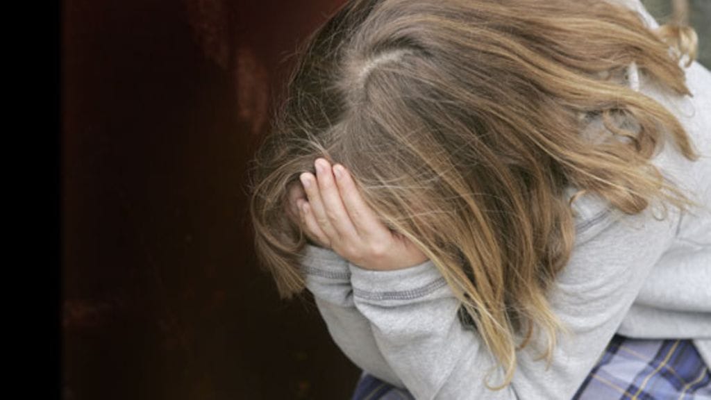 Anna lapsen näyttää tunteensa.