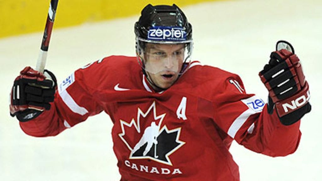 Dany Heatley juhlii turnauksen kuudetta maaliaan, kuva: EPA/PETER SCHNEIDER