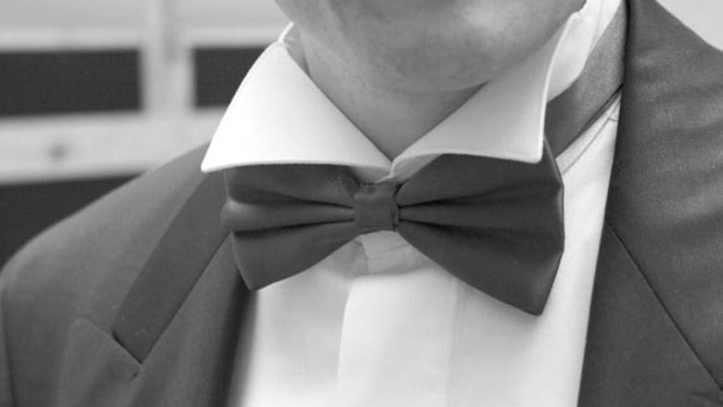 Vaatturimestari Paavo Saarinen kertoo, että hyvin tehty tumma puku säilyy vuosikymmeniä. Kuvituskuva.