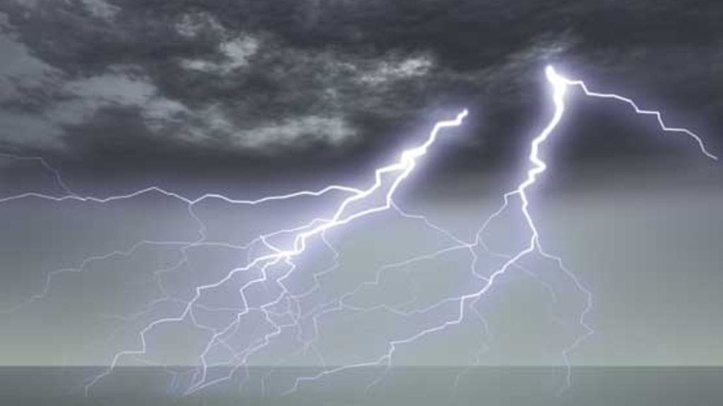 Tornado pyyhkäisi perheen talon mennessään.