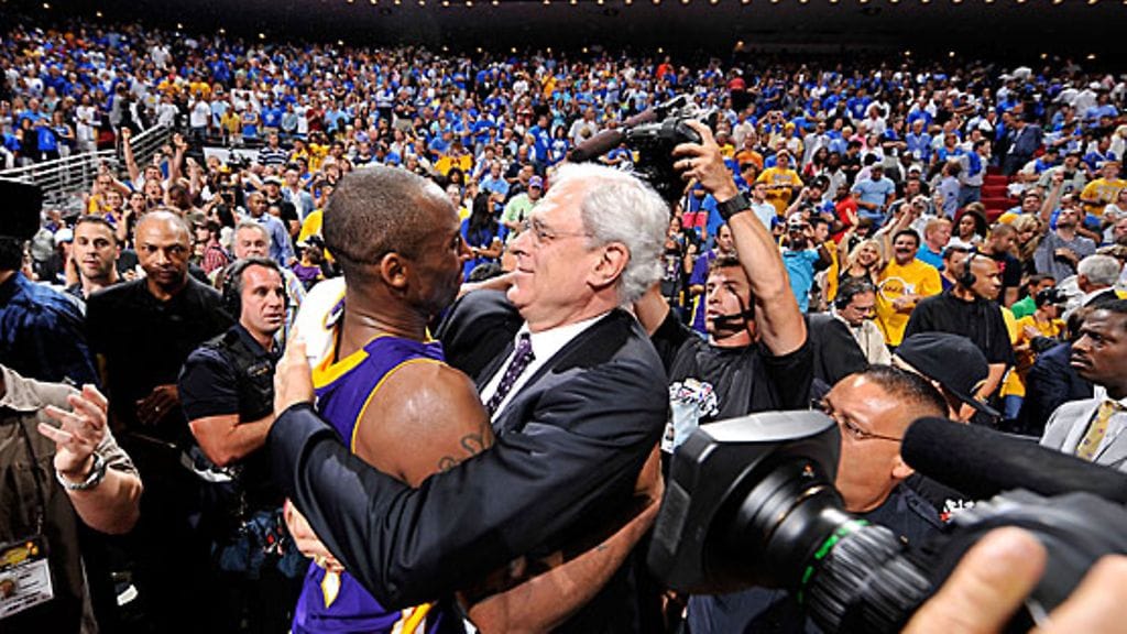 Kobe Bryant ja Phil Jackson, kuva: Jesse D. Garrabrant/NBAE/Getty Images