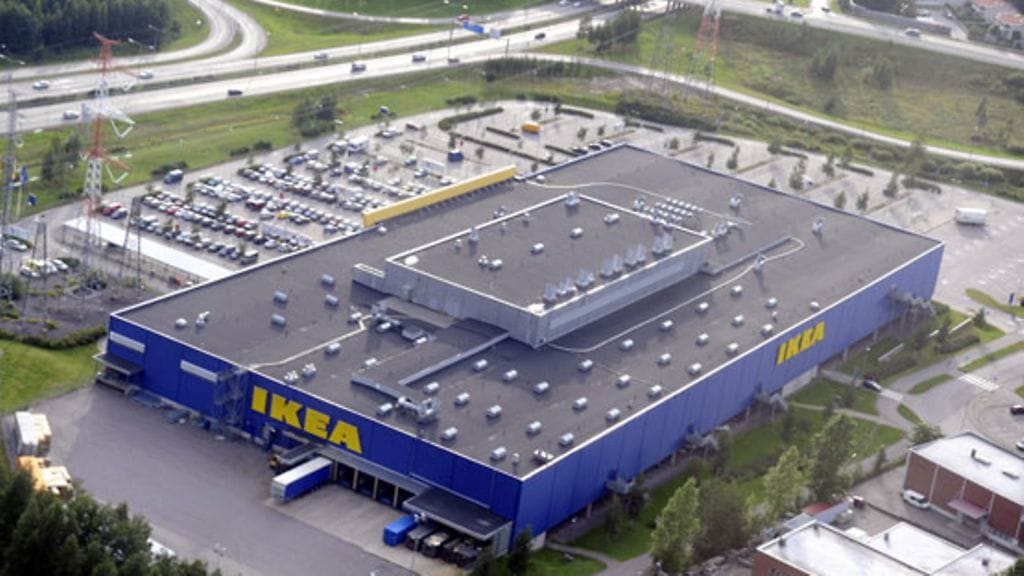Muotoilukriitikko kertoo, miksi Suomessa ei ole syntynyt omaa IKEAa. Kuvassa Vantaan IKEA.