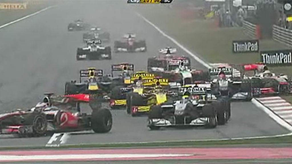 Jenson Button hidastaa, kuva: MTV Oy