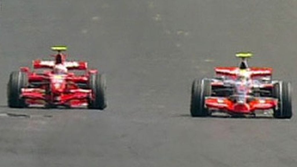 Kimi Räikkönen ja Lewis Hamilton (Kuva: MTV Oy/FOM)