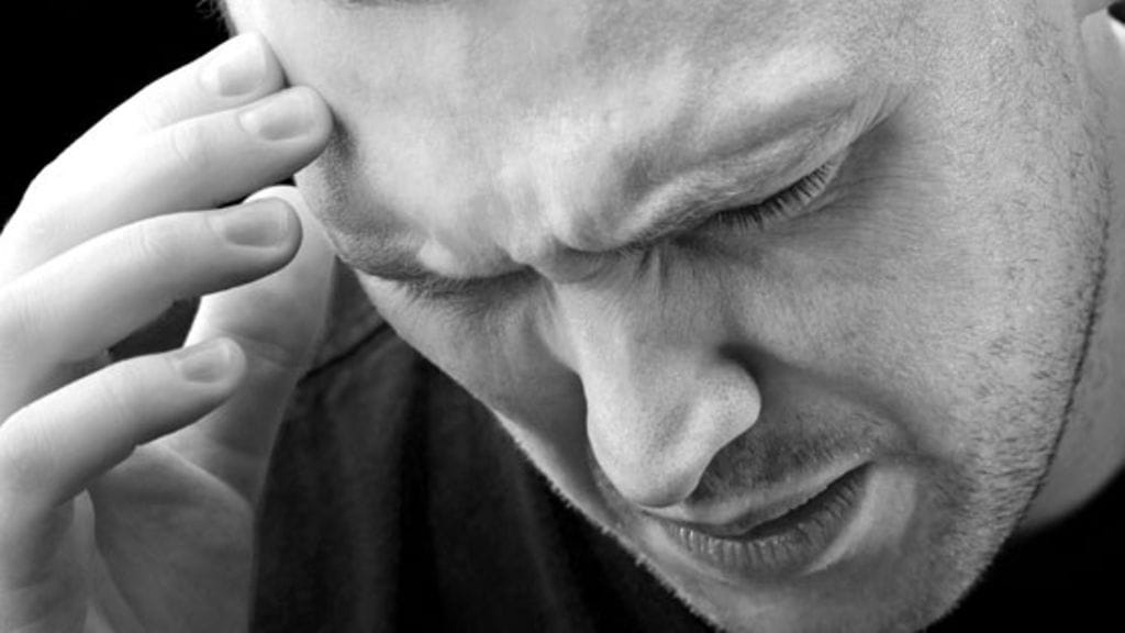 Kahdesta kolmeen prosenttia suomalaisista kärsii migreenikohtauksista lähes joka päivä. Kuvituskuva.