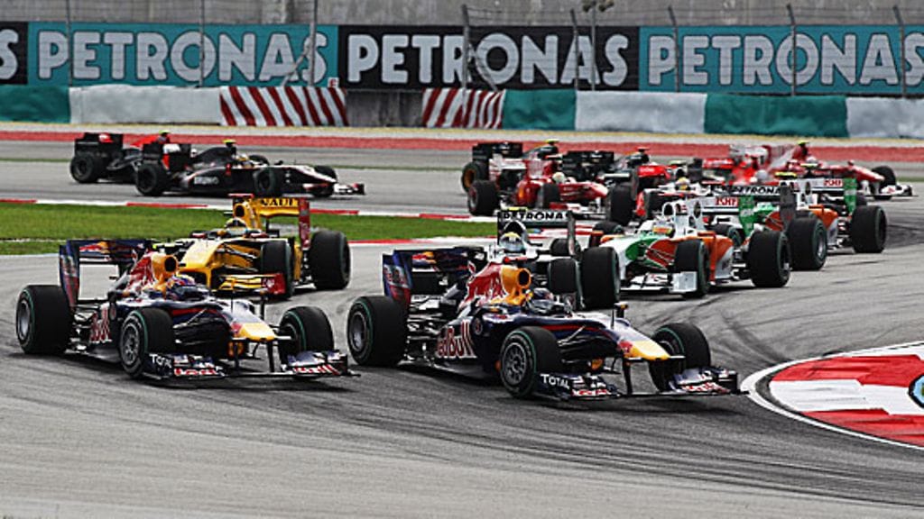 Sebastian Vettel ohittaa Mark Webberin, kuva: Mark Thompson/Getty Images