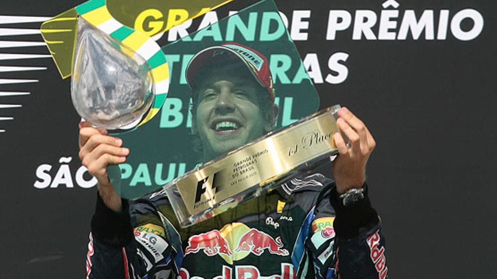 Sebastian Vettel juhlii Brasilian GP:n voittoa