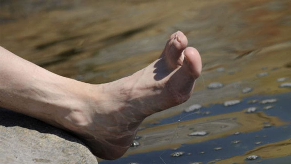 Kihtikiteiden lempipaikka on usein isovarpaan tyvinivel.