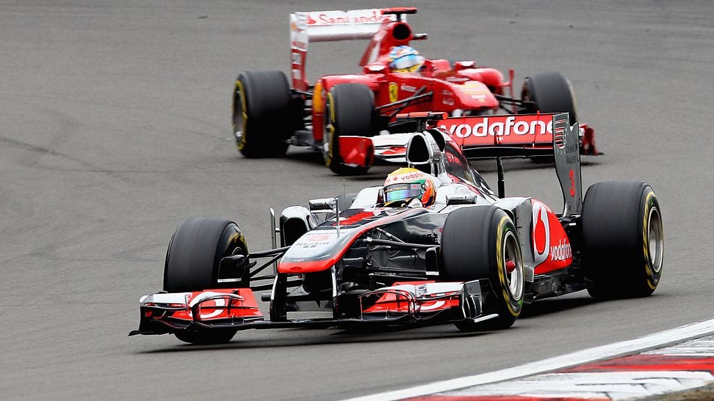 Lewis Hamilton ohitti Fernando Alonson