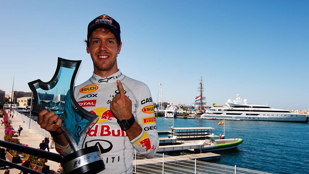 Sebastian Vettel ja Euroopan GP:n voittopokaali