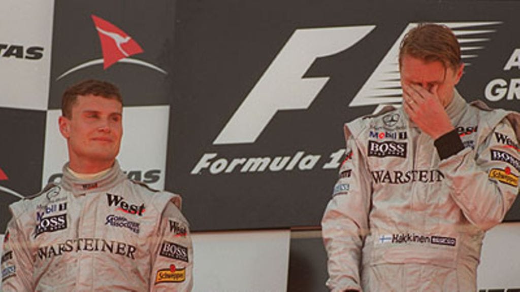 David Coulthard ja Mika Häkkinen Australian GP:n palkintokorokkeella. Kuva: Michael Cooper/GETTY.