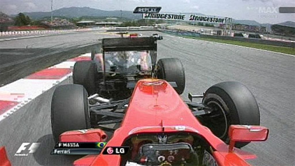 Felipe Massan etusiipi hajoaa, kuva: MTV Oy