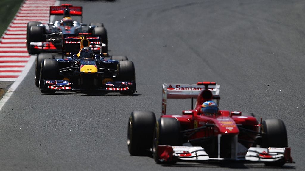 Fernando Alonso, Sebastian Vettel ja Lewis Hamilton Espanjan GP:ssä 2011.