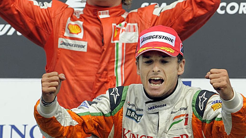 Giancarlo Fisichella tuulettaa Span kisan podiumilla. Kuva: STF/EPA.