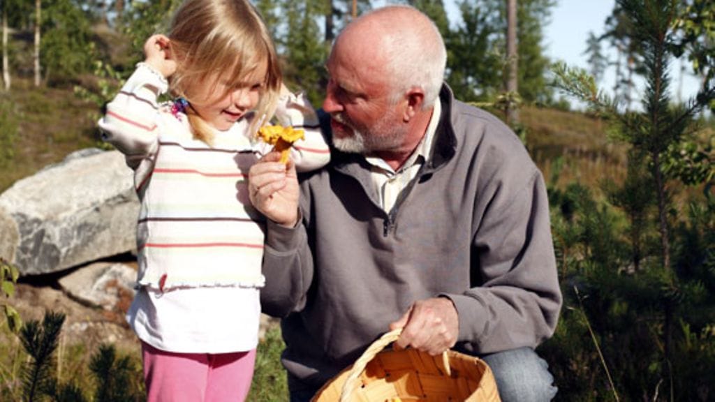 Metsässä voi piillä yllätyksiä niin nuorille kuin vanhoillekin.