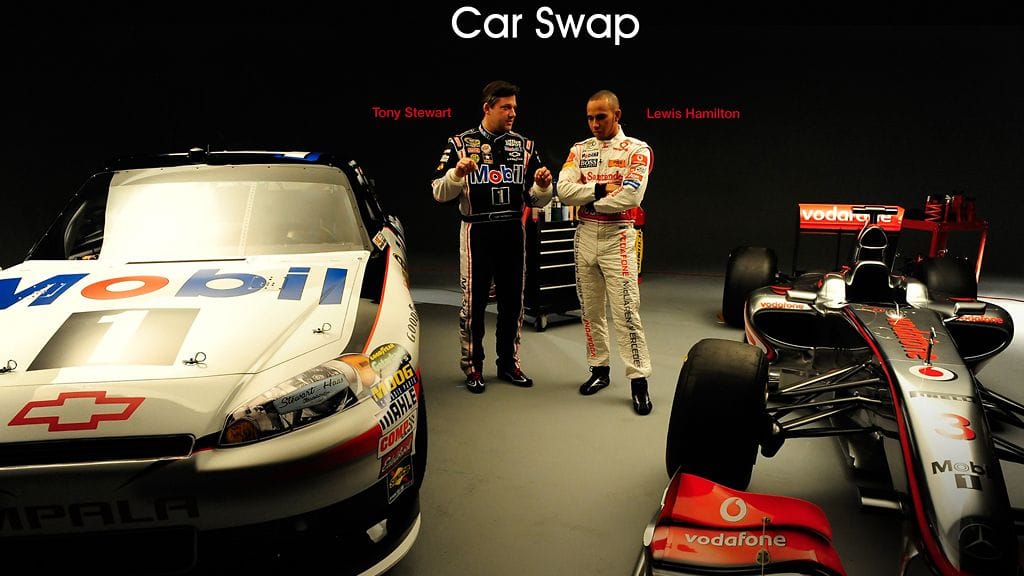 Tony Stewart ja Lewis Hamilton kokeilevat toistensa menopelejä Car Swapissa, 2011.