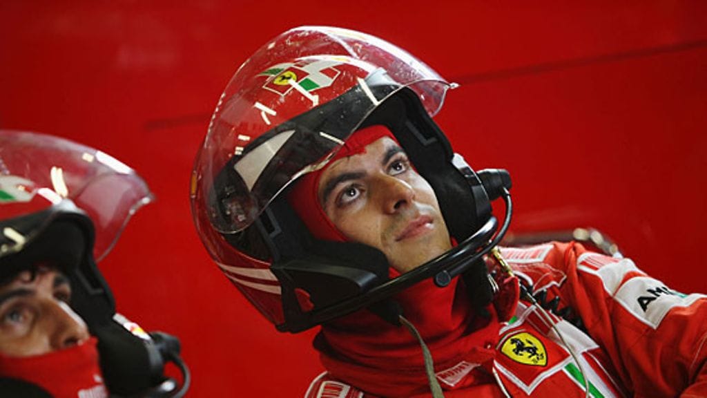 Ferrarin mekaanikot mietteliäinä, kuva: Mark Thompson/Getty Images