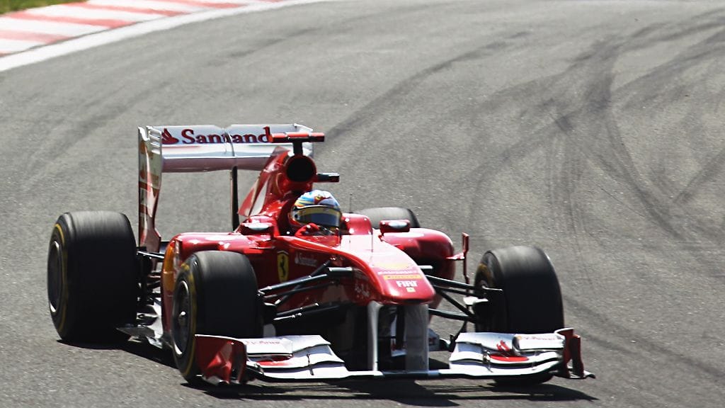 Fernando Alonso ajoi autonsa "kauniimpaa siskoa" Turkin GP:ssä