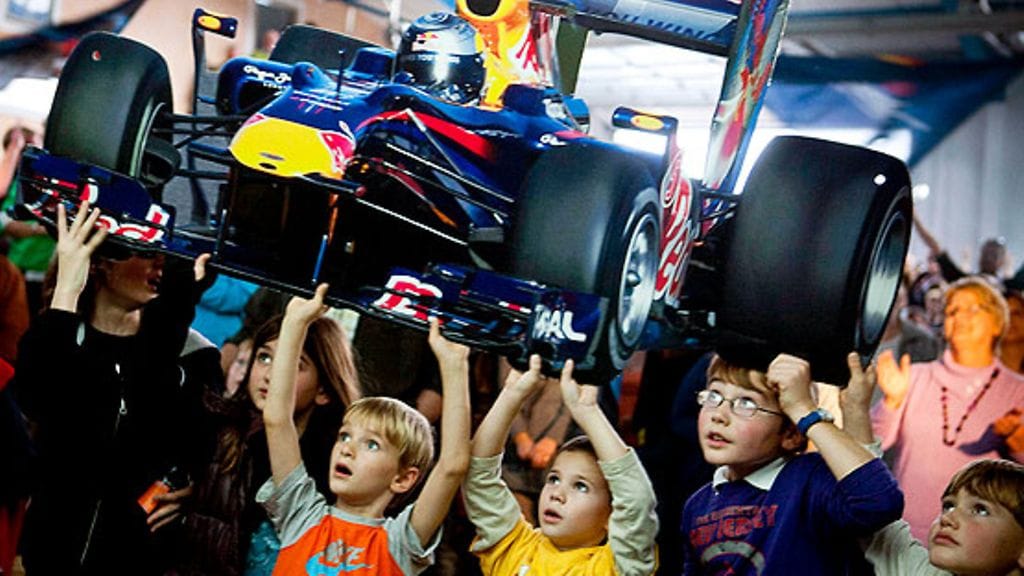 Noin 1 500 Heppenheimin asukasta jännitti F1-kauden päätöskisan tapahtumia autojälleenmyyjän tiloissa.