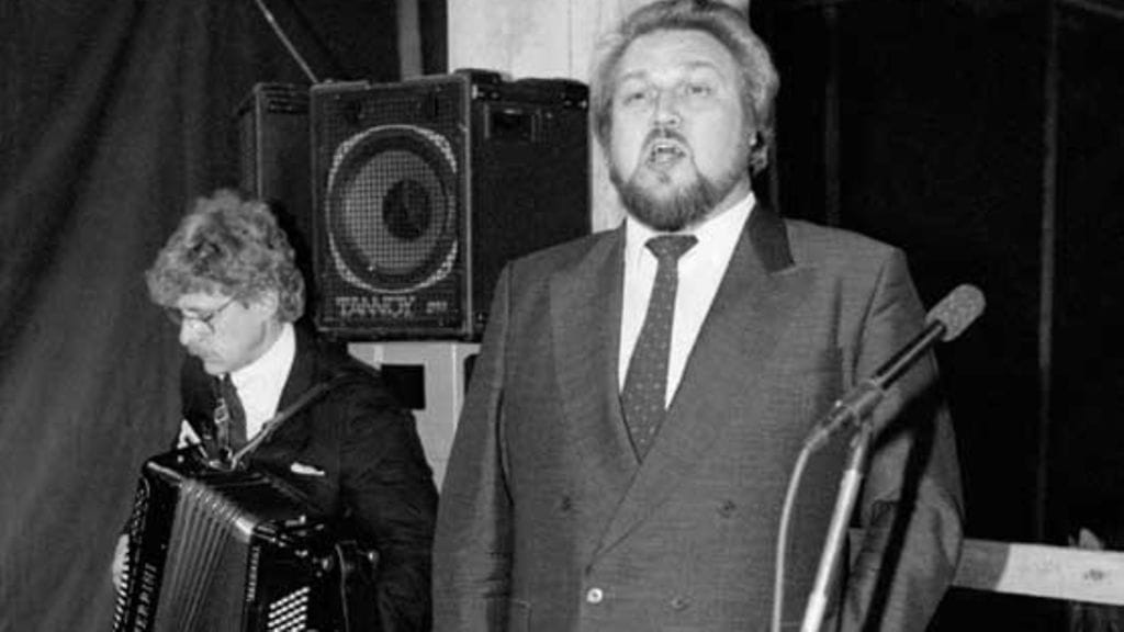 Jaakko Ryhänen ja Seppo Hovi esiintyvät.