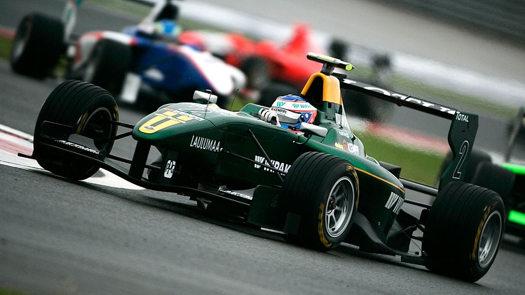 Valtteri Bottas GP3-auton ohjaimissa