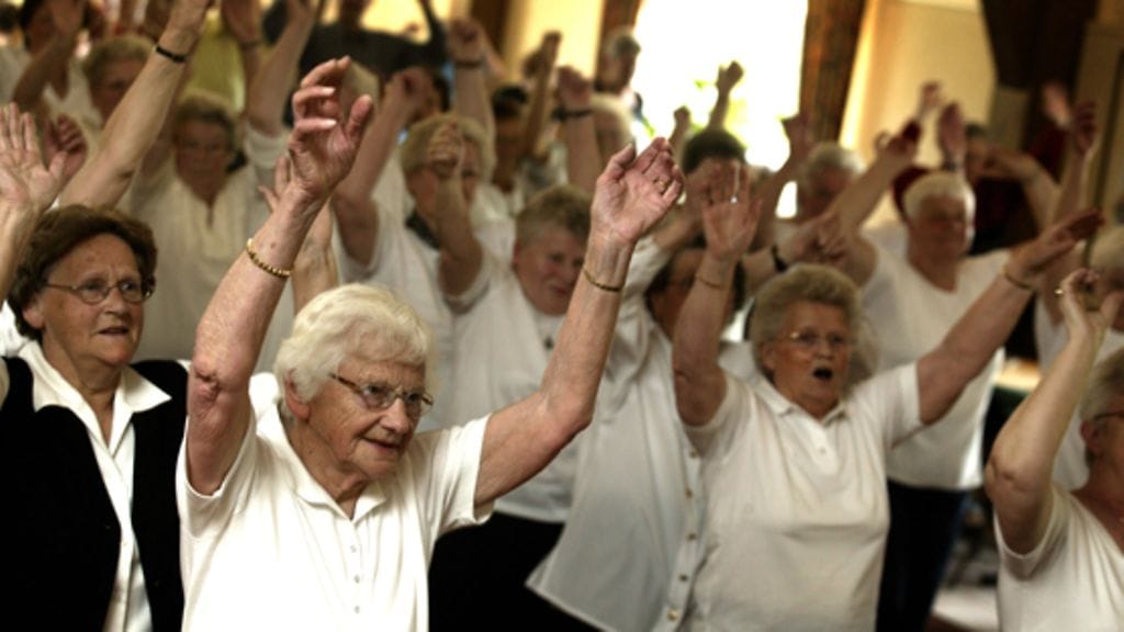 Vanhukset voivat yhä paremmin ja elävät pidempään. Kuvan henkilöt eivät liity juttuun.