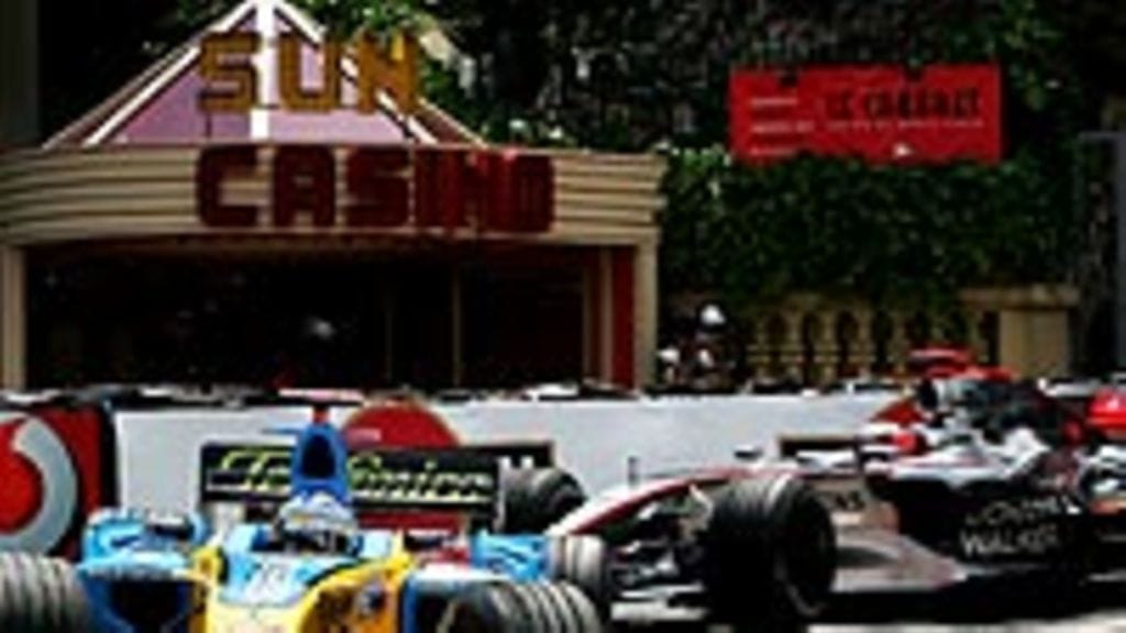 Fernando Alonso ja Kimi Räikkönen (Kuva: Clive Mason/Getty Images)