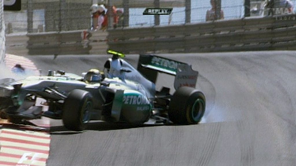 Nico Rosberg osuu reunakaiteeseen