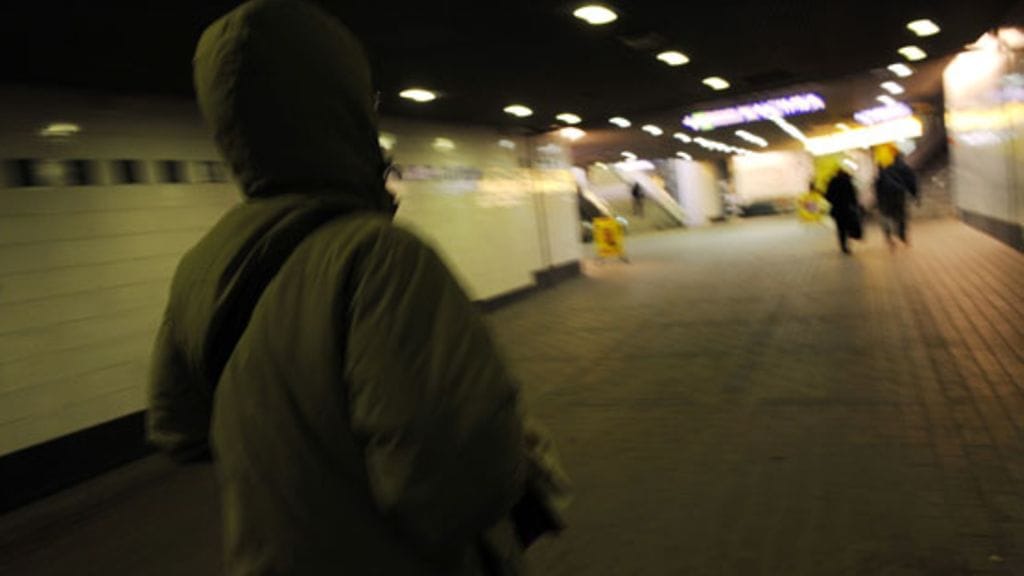 Toiset ihmiset pelottavat suomalaisia. Myös huonosti valaistut paikat ja alikulut saavat varuilleen.