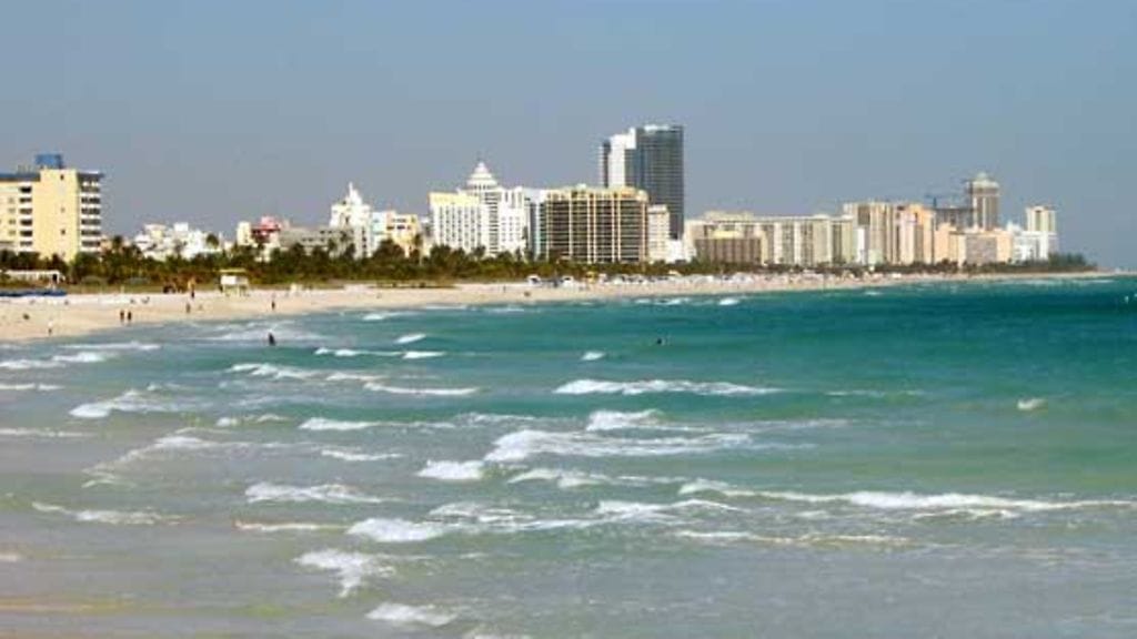 South Beach Miami kylpee auringossa.