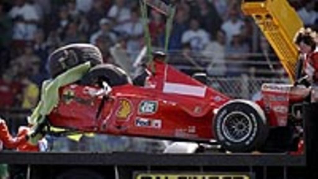 Schumacherin Ferrari Silverstone 1999 romuna, Photo: Clive Mason /Allsport