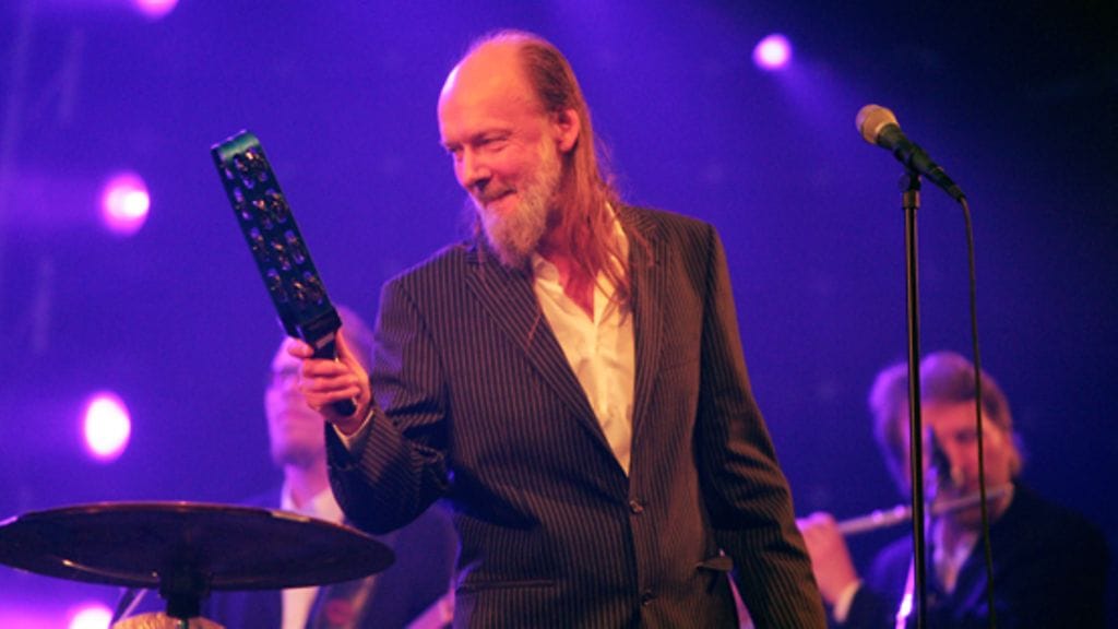 Fanit seuraavat Tuomari Nurmiota illanvietoissa.