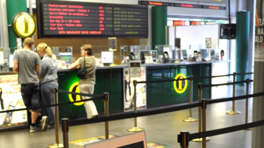 Sateisena tai liian kuumana lomapäivänä voi rentoutua elokuvissa.