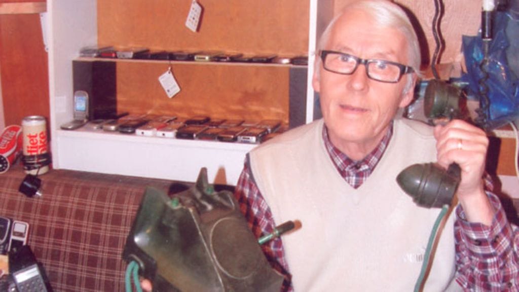 Pirteä Eero Lehtinen keräilee myös matkapuhelimia.