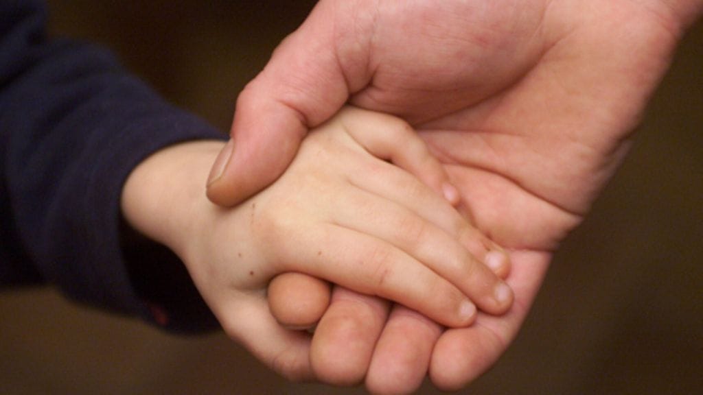 Ralf Sund on kasvattanut neljä poikaansa. Kuvituskuva.