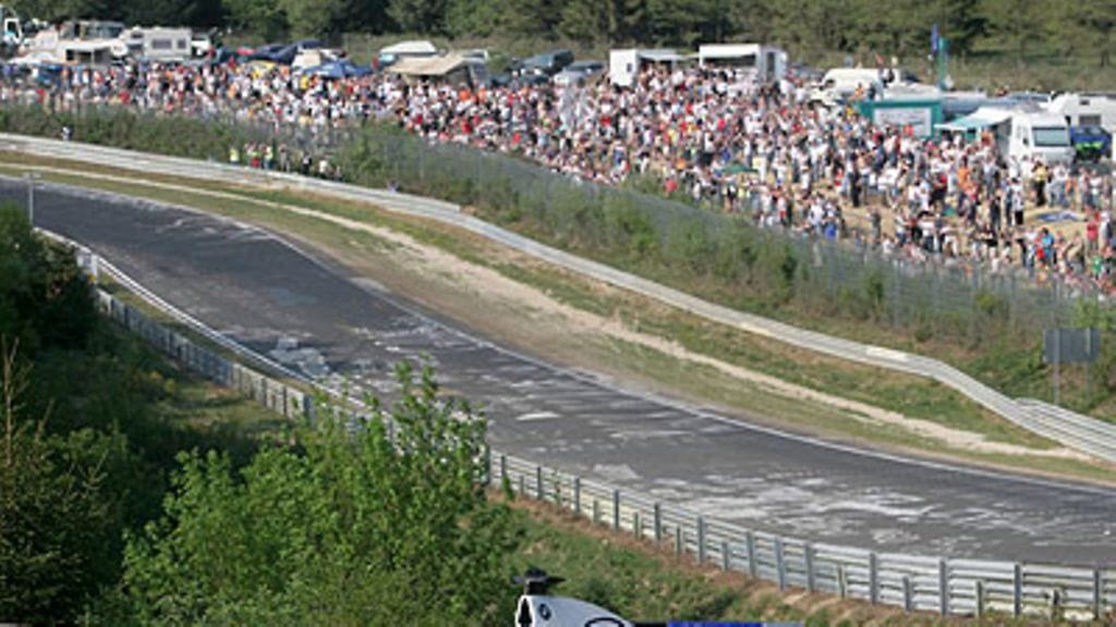 Nick Heidfeld Nürburgringin Nordschleifen radalla, kuva: Thomas Frey