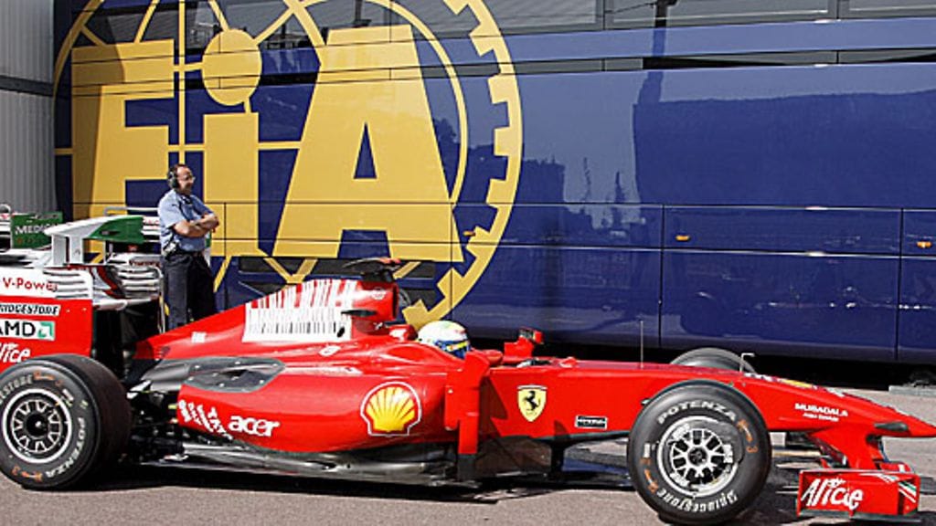 Felipe Massan Ferrari ja FIA:n motorhome, kuva:EPA/JENS BUETTNER